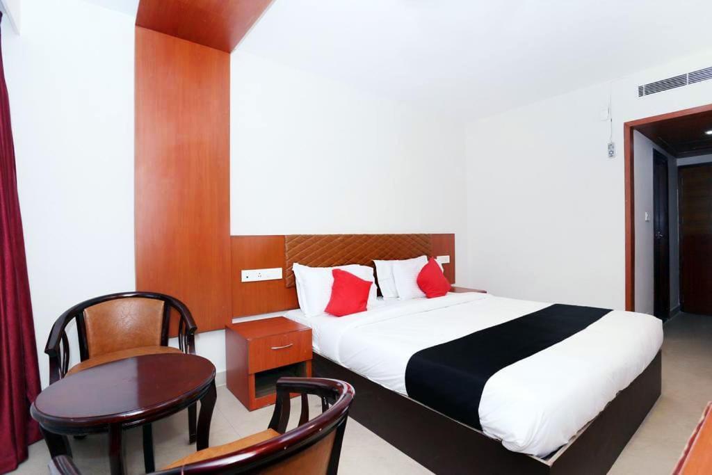The Southgate Business Hotel Thiruvananthapuram Екстер'єр фото