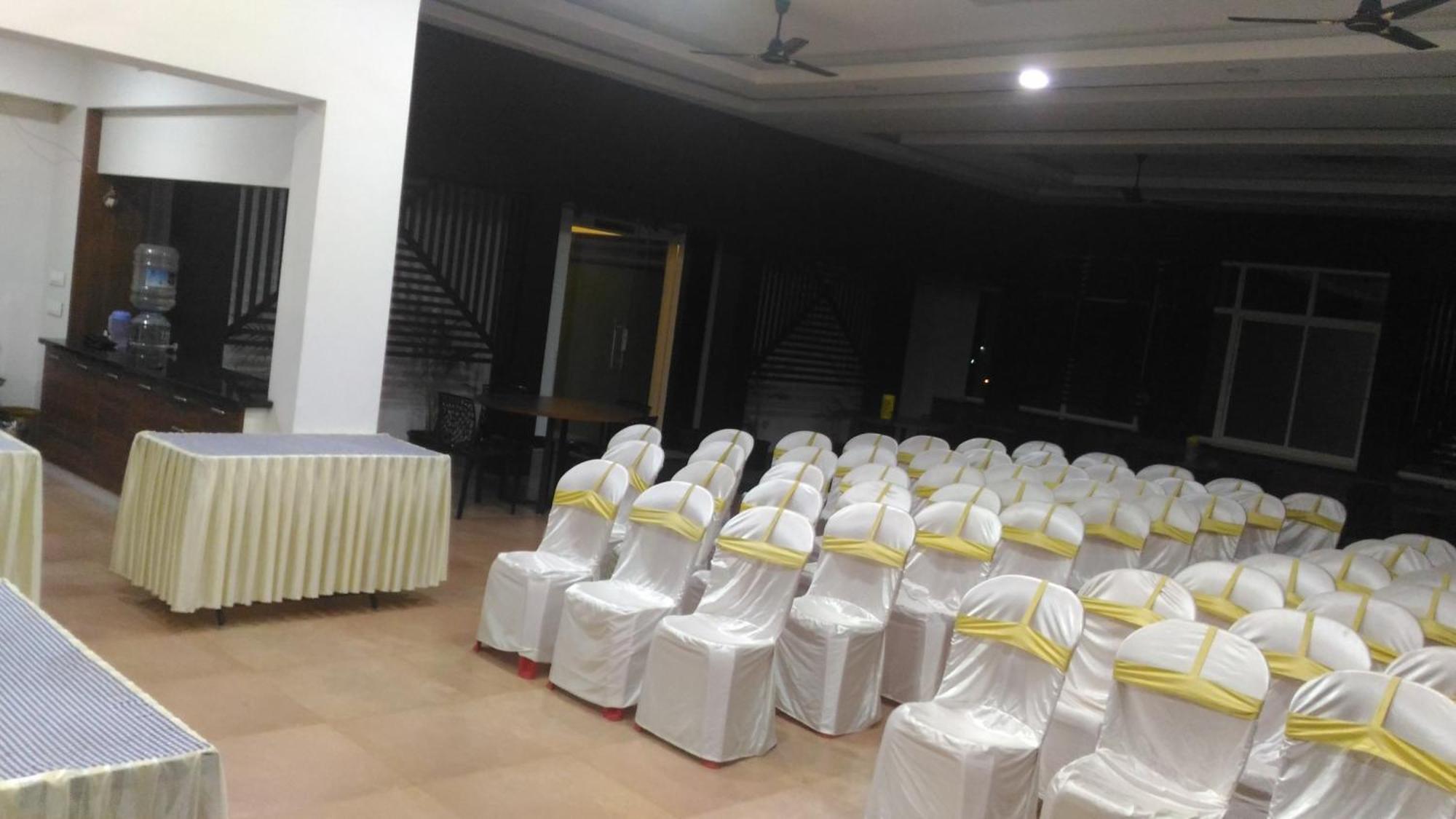 The Southgate Business Hotel Thiruvananthapuram Екстер'єр фото